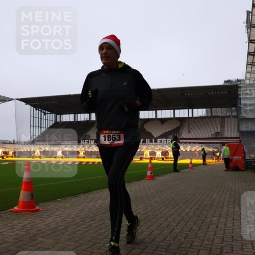08.12.2024 - St. Pauli X-Mass-Run No. 14 Yannick Fuchs http://msf.ph/oto/7473813 08.12.2024 09:54:44 Ziel 1863, 2588, 2891 meine-sportfotos.de