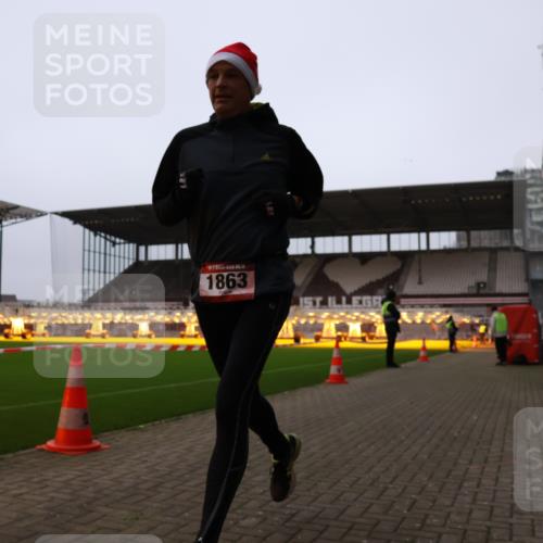 08.12.2024 - St. Pauli X-Mass-Run No. 14 Yannick Fuchs http://msf.ph/oto/7473816 08.12.2024 09:54:44 Ziel 1863, 2588, 2891 meine-sportfotos.de