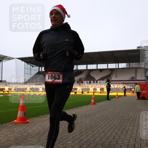 08.12.2024 - St. Pauli X-Mass-Run No. 14 Yannick Fuchs http://msf.ph/oto/7473818 08.12.2024 09:54:44 Ziel 1863, 2588, 2891 meine-sportfotos.de