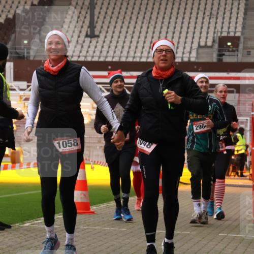 08.12.2024 - St. Pauli X-Mass-Run No. 14 Yannick Fuchs http://msf.ph/oto/7473822 08.12.2024 10:08:08 Ziel 83, 309, 328, 580, 690, 1048, 1058, 1390, 2587, 2716, 2945, 2961, 2964, 2968, 2969, 3010, 3012 meine-sportfotos.de