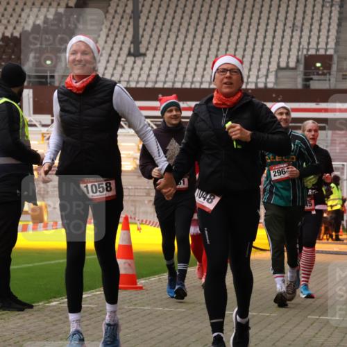 08.12.2024 - St. Pauli X-Mass-Run No. 14 Yannick Fuchs http://msf.ph/oto/7473824 08.12.2024 10:08:08 Ziel 83, 309, 328, 580, 690, 1048, 1058, 1390, 2587, 2716, 2945, 2961, 2964, 2968, 2969, 3010, 3012 meine-sportfotos.de