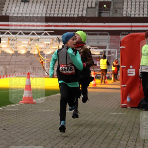 08.12.2024 - St. Pauli X-Mass-Run No. 14 Yannick Fuchs http://msf.ph/oto/7473830 08.12.2024 09:54:54 Ziel 341, 2588, 2891 meine-sportfotos.de