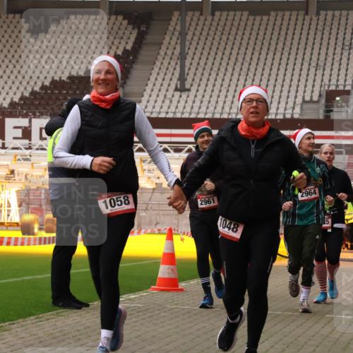 08.12.2024 - St. Pauli X-Mass-Run No. 14 Yannick Fuchs http://msf.ph/oto/7473831 08.12.2024 10:08:09 Ziel 83, 309, 328, 580, 690, 1048, 1058, 1390, 2587, 2716, 2945, 2961, 2964, 2968, 2969, 3010, 3012 meine-sportfotos.de