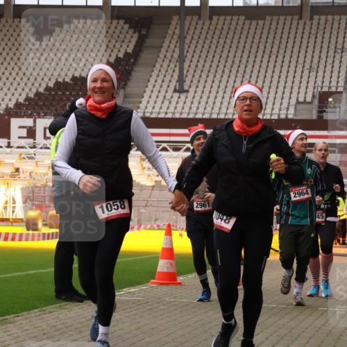 08.12.2024 - St. Pauli X-Mass-Run No. 14 Yannick Fuchs http://msf.ph/oto/7473834 08.12.2024 10:08:09 Ziel 83, 309, 328, 580, 690, 1048, 1058, 1390, 2587, 2716, 2945, 2961, 2964, 2968, 2969, 3010, 3012 meine-sportfotos.de
