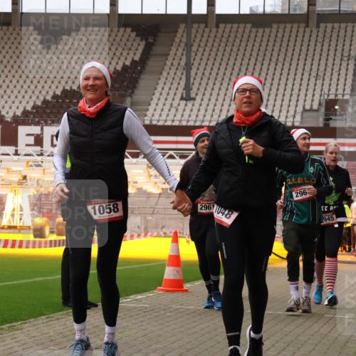 08.12.2024 - St. Pauli X-Mass-Run No. 14 Yannick Fuchs http://msf.ph/oto/7473841 08.12.2024 10:08:09 Ziel 83, 309, 328, 580, 690, 1048, 1058, 1390, 2587, 2716, 2945, 2961, 2964, 2968, 2969, 3010, 3012 meine-sportfotos.de