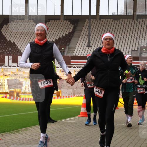 08.12.2024 - St. Pauli X-Mass-Run No. 14 Yannick Fuchs http://msf.ph/oto/7473848 08.12.2024 10:08:09 Ziel 83, 309, 328, 580, 690, 1048, 1058, 1390, 2587, 2716, 2945, 2961, 2964, 2968, 2969, 3010, 3012 meine-sportfotos.de