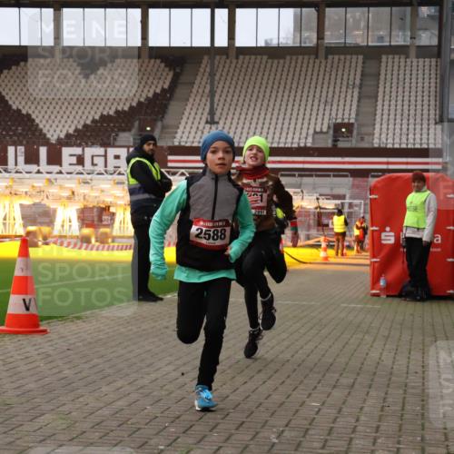 08.12.2024 - St. Pauli X-Mass-Run No. 14 Yannick Fuchs http://msf.ph/oto/7473850 08.12.2024 09:54:55 Ziel 341, 2588, 2891 meine-sportfotos.de