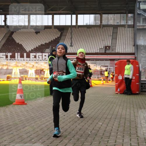 08.12.2024 - St. Pauli X-Mass-Run No. 14 Yannick Fuchs http://msf.ph/oto/7473856 08.12.2024 09:54:55 Ziel 341, 2588, 2891 meine-sportfotos.de