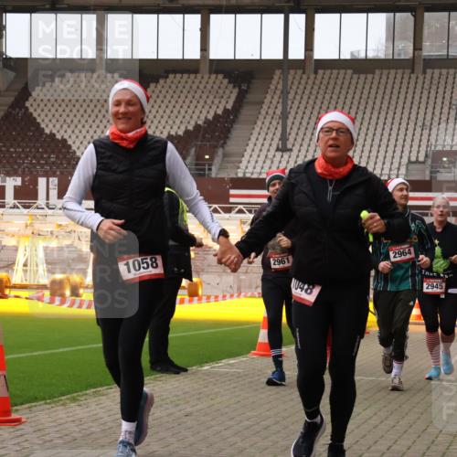 08.12.2024 - St. Pauli X-Mass-Run No. 14 Yannick Fuchs http://msf.ph/oto/7473858 08.12.2024 10:08:09 Ziel 83, 309, 328, 580, 690, 1048, 1058, 1390, 2587, 2716, 2945, 2961, 2964, 2968, 2969, 3010, 3012 meine-sportfotos.de