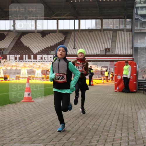 08.12.2024 - St. Pauli X-Mass-Run No. 14 Yannick Fuchs http://msf.ph/oto/7473859 08.12.2024 09:54:55 Ziel 341, 2588, 2891 meine-sportfotos.de