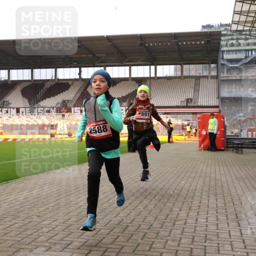 08.12.2024 - St. Pauli X-Mass-Run No. 14 Yannick Fuchs http://msf.ph/oto/7473863 08.12.2024 09:54:55 Ziel 341, 2588, 2891 meine-sportfotos.de