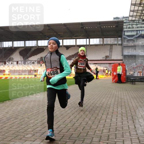 08.12.2024 - St. Pauli X-Mass-Run No. 14 Yannick Fuchs http://msf.ph/oto/7473865 08.12.2024 09:54:55 Ziel 341, 2588, 2891 meine-sportfotos.de