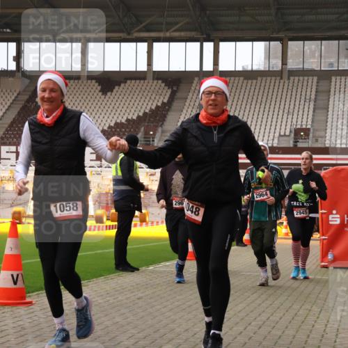 08.12.2024 - St. Pauli X-Mass-Run No. 14 Yannick Fuchs http://msf.ph/oto/7473866 08.12.2024 10:08:10 Ziel 83, 309, 328, 580, 690, 1048, 1058, 1390, 2587, 2716, 2945, 2961, 2964, 2968, 2969, 3010, 3012 meine-sportfotos.de