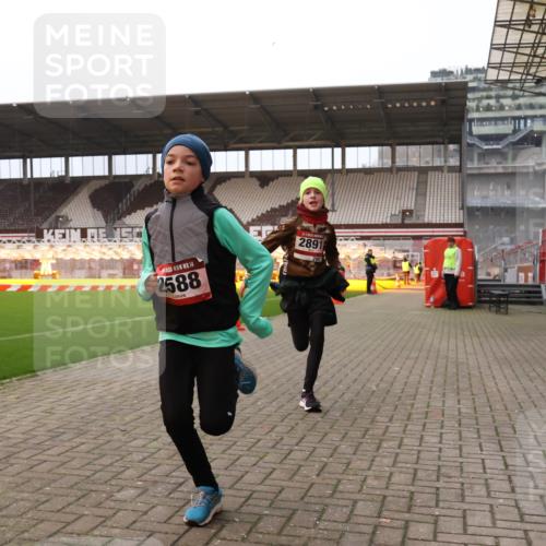 08.12.2024 - St. Pauli X-Mass-Run No. 14 Yannick Fuchs http://msf.ph/oto/7473868 08.12.2024 09:54:55 Ziel 341, 2588, 2891 meine-sportfotos.de