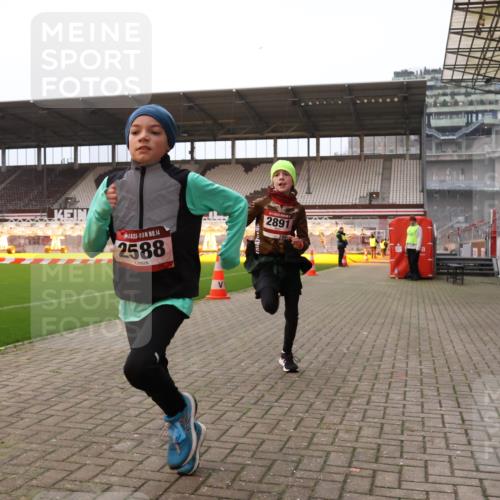 08.12.2024 - St. Pauli X-Mass-Run No. 14 Yannick Fuchs http://msf.ph/oto/7473871 08.12.2024 09:54:55 Ziel 341, 2588, 2891 meine-sportfotos.de