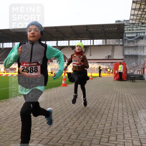 08.12.2024 - St. Pauli X-Mass-Run No. 14 Yannick Fuchs http://msf.ph/oto/7473875 08.12.2024 09:54:55 Ziel 341, 2588, 2891 meine-sportfotos.de