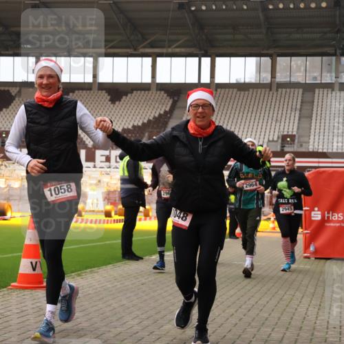 08.12.2024 - St. Pauli X-Mass-Run No. 14 Yannick Fuchs http://msf.ph/oto/7473876 08.12.2024 10:08:10 Ziel 83, 309, 328, 580, 690, 1048, 1058, 1390, 2587, 2716, 2945, 2961, 2964, 2968, 2969, 3010, 3012 meine-sportfotos.de
