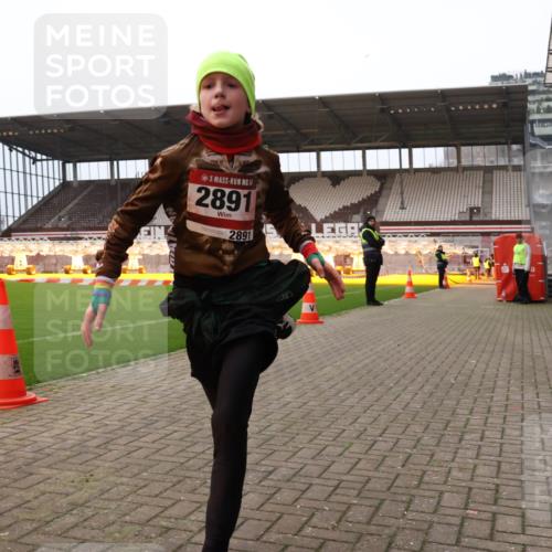 08.12.2024 - St. Pauli X-Mass-Run No. 14 Yannick Fuchs http://msf.ph/oto/7473883 08.12.2024 09:54:56 Ziel 341, 2588, 2891 meine-sportfotos.de