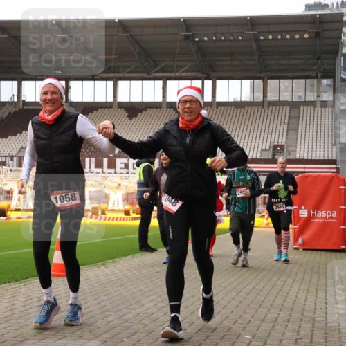 08.12.2024 - St. Pauli X-Mass-Run No. 14 Yannick Fuchs http://msf.ph/oto/7473884 08.12.2024 10:08:10 Ziel 83, 309, 328, 580, 690, 1048, 1058, 1390, 2587, 2716, 2945, 2961, 2964, 2968, 2969, 3010, 3012 meine-sportfotos.de