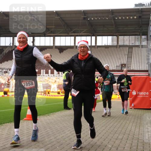08.12.2024 - St. Pauli X-Mass-Run No. 14 Yannick Fuchs http://msf.ph/oto/7473887 08.12.2024 10:08:10 Ziel 83, 309, 328, 580, 690, 1048, 1058, 1390, 2587, 2716, 2945, 2961, 2964, 2968, 2969, 3010, 3012 meine-sportfotos.de
