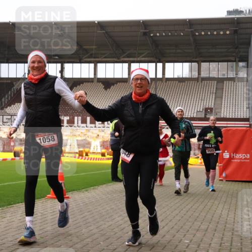 08.12.2024 - St. Pauli X-Mass-Run No. 14 Yannick Fuchs http://msf.ph/oto/7473890 08.12.2024 10:08:10 Ziel 83, 309, 328, 580, 690, 1048, 1058, 1390, 2587, 2716, 2945, 2961, 2964, 2968, 2969, 3010, 3012 meine-sportfotos.de