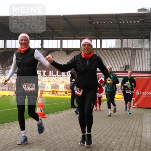 08.12.2024 - St. Pauli X-Mass-Run No. 14 Yannick Fuchs http://msf.ph/oto/7473893 08.12.2024 10:08:10 Ziel 83, 309, 328, 580, 690, 1048, 1058, 1390, 2587, 2716, 2945, 2961, 2964, 2968, 2969, 3010, 3012 meine-sportfotos.de