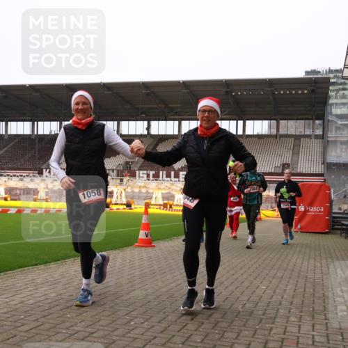 08.12.2024 - St. Pauli X-Mass-Run No. 14 Yannick Fuchs http://msf.ph/oto/7473911 08.12.2024 10:08:11 Ziel 83, 309, 328, 580, 690, 1048, 1058, 1390, 2587, 2716, 2945, 2961, 2964, 2968, 2969 meine-sportfotos.de