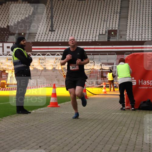 08.12.2024 - St. Pauli X-Mass-Run No. 14 Yannick Fuchs http://msf.ph/oto/7473913 08.12.2024 09:55:04 Ziel 341, 881, 907 meine-sportfotos.de