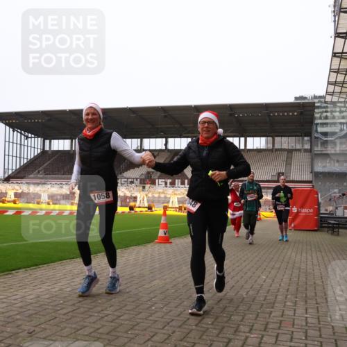 08.12.2024 - St. Pauli X-Mass-Run No. 14 Yannick Fuchs http://msf.ph/oto/7473918 08.12.2024 10:08:11 Ziel 83, 309, 328, 580, 690, 1048, 1058, 1390, 2587, 2716, 2945, 2961, 2964, 2968, 2969 meine-sportfotos.de