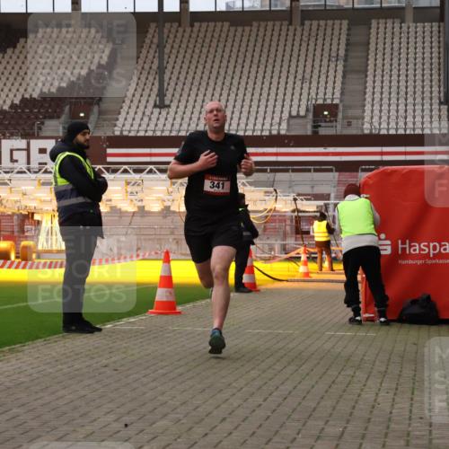 08.12.2024 - St. Pauli X-Mass-Run No. 14 Yannick Fuchs http://msf.ph/oto/7473920 08.12.2024 09:55:05 Ziel 341, 881, 907 meine-sportfotos.de