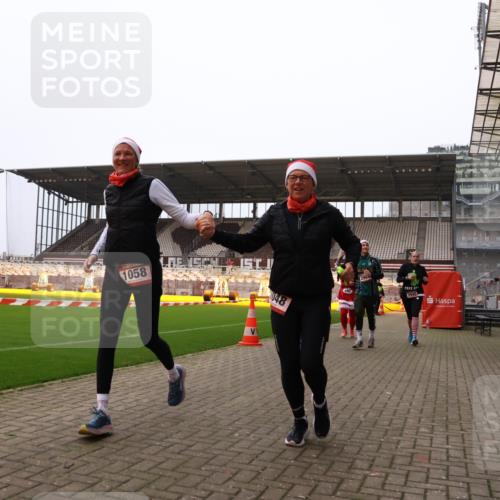 08.12.2024 - St. Pauli X-Mass-Run No. 14 Yannick Fuchs http://msf.ph/oto/7473925 08.12.2024 10:08:11 Ziel 83, 309, 328, 580, 690, 1048, 1058, 1390, 2587, 2716, 2945, 2961, 2964, 2968, 2969 meine-sportfotos.de