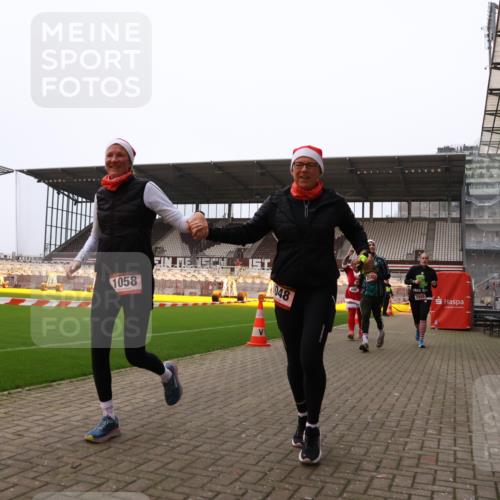 08.12.2024 - St. Pauli X-Mass-Run No. 14 Yannick Fuchs http://msf.ph/oto/7473929 08.12.2024 10:08:11 Ziel 83, 309, 328, 580, 690, 1048, 1058, 1390, 2587, 2716, 2945, 2961, 2964, 2968, 2969 meine-sportfotos.de