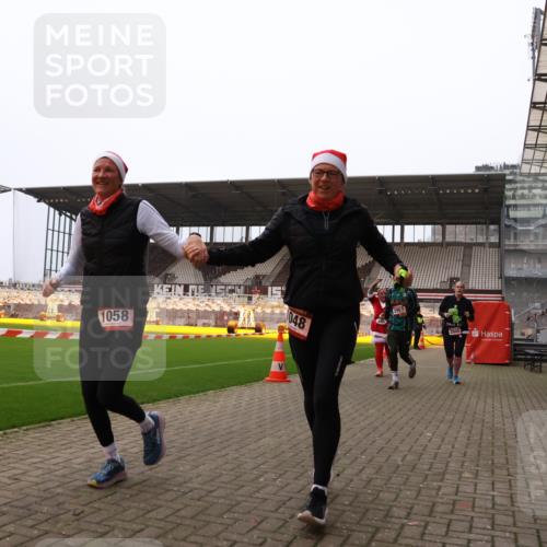 08.12.2024 - St. Pauli X-Mass-Run No. 14 Yannick Fuchs http://msf.ph/oto/7473932 08.12.2024 10:08:11 Ziel 83, 309, 328, 580, 690, 1048, 1058, 1390, 2587, 2716, 2945, 2961, 2964, 2968, 2969 meine-sportfotos.de