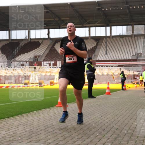 08.12.2024 - St. Pauli X-Mass-Run No. 14 Yannick Fuchs http://msf.ph/oto/7473945 08.12.2024 09:55:06 Ziel 341, 881, 907 meine-sportfotos.de