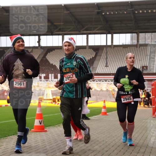 08.12.2024 - St. Pauli X-Mass-Run No. 14 Yannick Fuchs http://msf.ph/oto/7473950 08.12.2024 10:08:13 Ziel 83, 309, 328, 580, 690, 1048, 1058, 1390, 1423, 2587, 2716, 2945, 2961, 2964, 2968, 2969 meine-sportfotos.de
