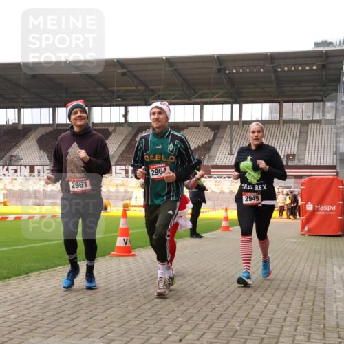 08.12.2024 - St. Pauli X-Mass-Run No. 14 Yannick Fuchs http://msf.ph/oto/7473960 08.12.2024 10:08:13 Ziel 83, 309, 328, 580, 690, 1048, 1058, 1390, 1423, 2587, 2716, 2945, 2961, 2964, 2968, 2969 meine-sportfotos.de