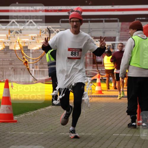 08.12.2024 - St. Pauli X-Mass-Run No. 14 Yannick Fuchs http://msf.ph/oto/7473964 08.12.2024 09:55:14 Ziel 691, 881, 907 meine-sportfotos.de