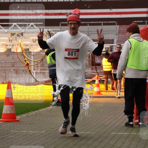 08.12.2024 - St. Pauli X-Mass-Run No. 14 Yannick Fuchs http://msf.ph/oto/7473967 08.12.2024 09:55:14 Ziel 691, 881, 907 meine-sportfotos.de