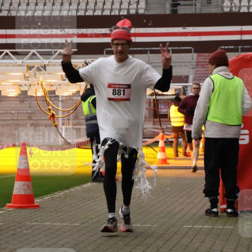 08.12.2024 - St. Pauli X-Mass-Run No. 14 Yannick Fuchs http://msf.ph/oto/7473970 08.12.2024 09:55:14 Ziel 691, 881, 907 meine-sportfotos.de