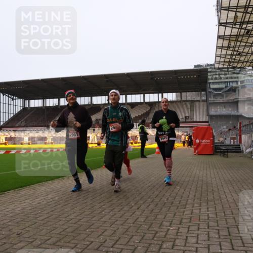 08.12.2024 - St. Pauli X-Mass-Run No. 14 Yannick Fuchs http://msf.ph/oto/7473975 08.12.2024 10:08:13 Ziel 83, 309, 328, 580, 690, 1048, 1058, 1390, 1423, 2587, 2716, 2945, 2961, 2964, 2968, 2969 meine-sportfotos.de