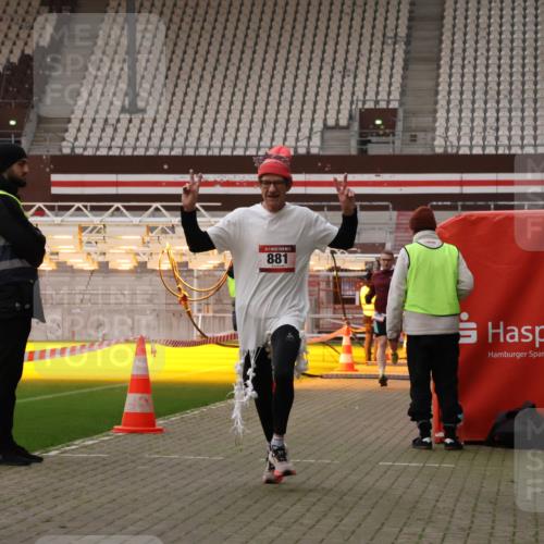 08.12.2024 - St. Pauli X-Mass-Run No. 14 Yannick Fuchs http://msf.ph/oto/7473986 08.12.2024 09:55:15 Ziel 691, 881, 907 meine-sportfotos.de