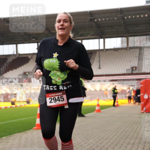 08.12.2024 - St. Pauli X-Mass-Run No. 14 Yannick Fuchs http://msf.ph/oto/7473987 08.12.2024 10:08:14 Ziel 83, 309, 328, 485, 580, 690, 1048, 1058, 1390, 1423, 2587, 2716, 2945, 2961, 2964, 2968, 2969 meine-sportfotos.de
