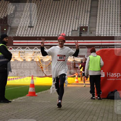 08.12.2024 - St. Pauli X-Mass-Run No. 14 Yannick Fuchs http://msf.ph/oto/7473989 08.12.2024 09:55:15 Ziel 691, 881, 907 meine-sportfotos.de