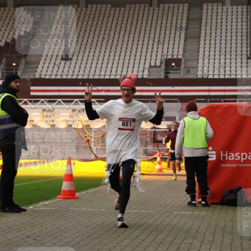 08.12.2024 - St. Pauli X-Mass-Run No. 14 Yannick Fuchs http://msf.ph/oto/7473992 08.12.2024 09:55:15 Ziel 691, 881, 907 meine-sportfotos.de