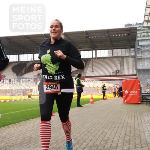 08.12.2024 - St. Pauli X-Mass-Run No. 14 Yannick Fuchs http://msf.ph/oto/7473993 08.12.2024 10:08:15 Ziel 83, 309, 328, 485, 580, 690, 1048, 1058, 1390, 1423, 2587, 2716, 2945, 2961, 2964, 2968, 2969 meine-sportfotos.de