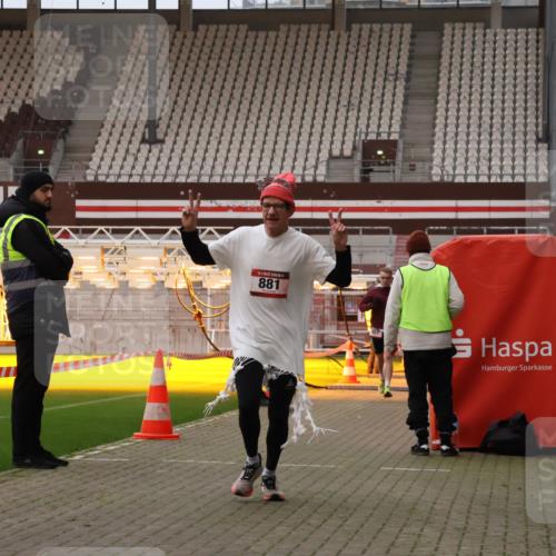 08.12.2024 - St. Pauli X-Mass-Run No. 14 Yannick Fuchs http://msf.ph/oto/7473998 08.12.2024 09:55:15 Ziel 691, 881, 907 meine-sportfotos.de