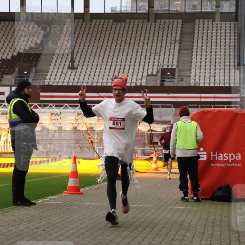 08.12.2024 - St. Pauli X-Mass-Run No. 14 Yannick Fuchs http://msf.ph/oto/7474001 08.12.2024 09:55:15 Ziel 691, 881, 907 meine-sportfotos.de