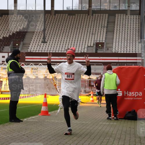 08.12.2024 - St. Pauli X-Mass-Run No. 14 Yannick Fuchs http://msf.ph/oto/7474004 08.12.2024 09:55:15 Ziel 691, 881, 907 meine-sportfotos.de