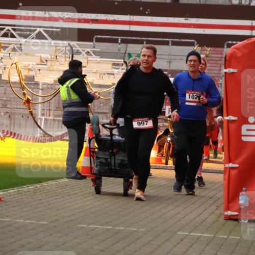 08.12.2024 - St. Pauli X-Mass-Run No. 14 Yannick Fuchs http://msf.ph/oto/7474005 08.12.2024 10:08:19 Ziel 309, 485, 690, 997, 1026, 1048, 1058, 1390, 1423, 2716, 2945, 2961, 2964 meine-sportfotos.de