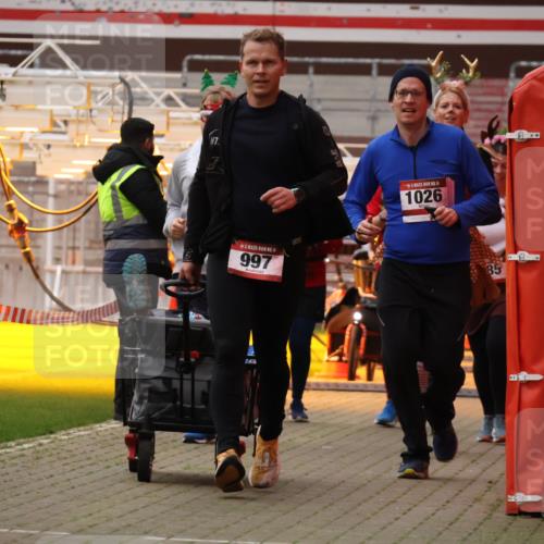 08.12.2024 - St. Pauli X-Mass-Run No. 14 Yannick Fuchs http://msf.ph/oto/7474008 08.12.2024 10:08:20 Ziel 485, 690, 997, 1026, 1048, 1058, 1390, 1423, 2945, 2961, 2964 meine-sportfotos.de